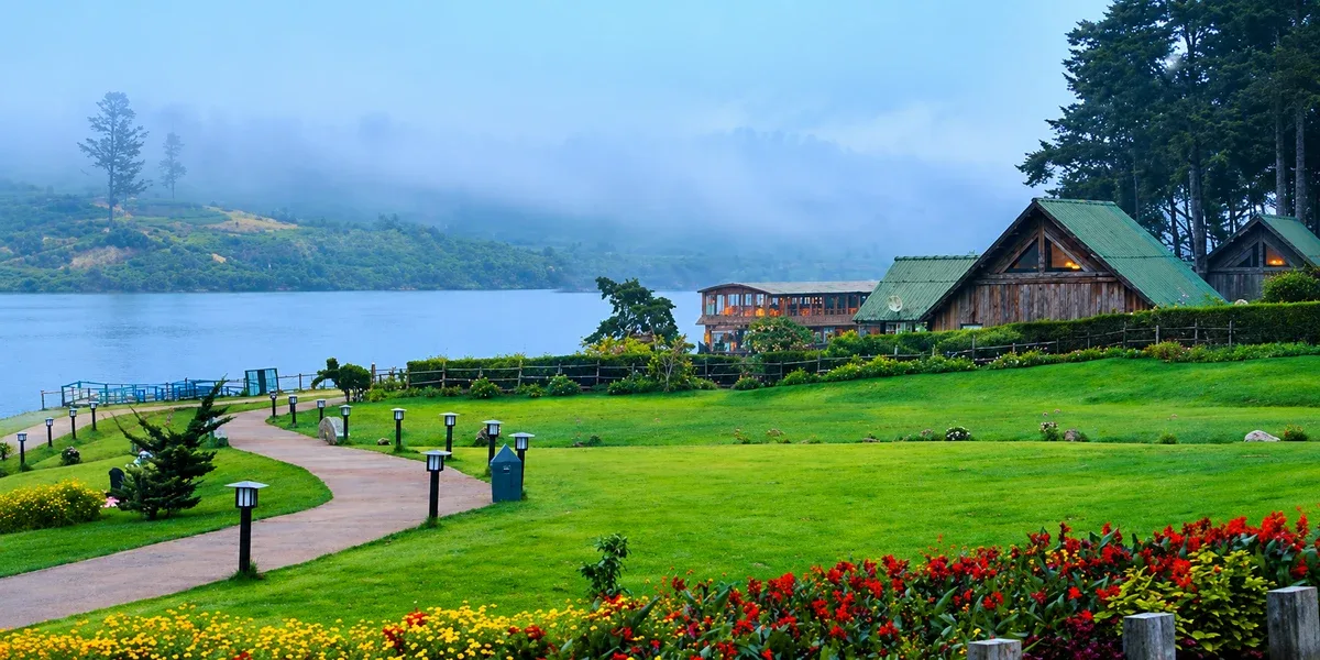 Misty lake and landscaped gardens in Nuwara Eliya